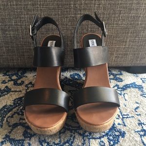 Steve Madden Estrela black wedges